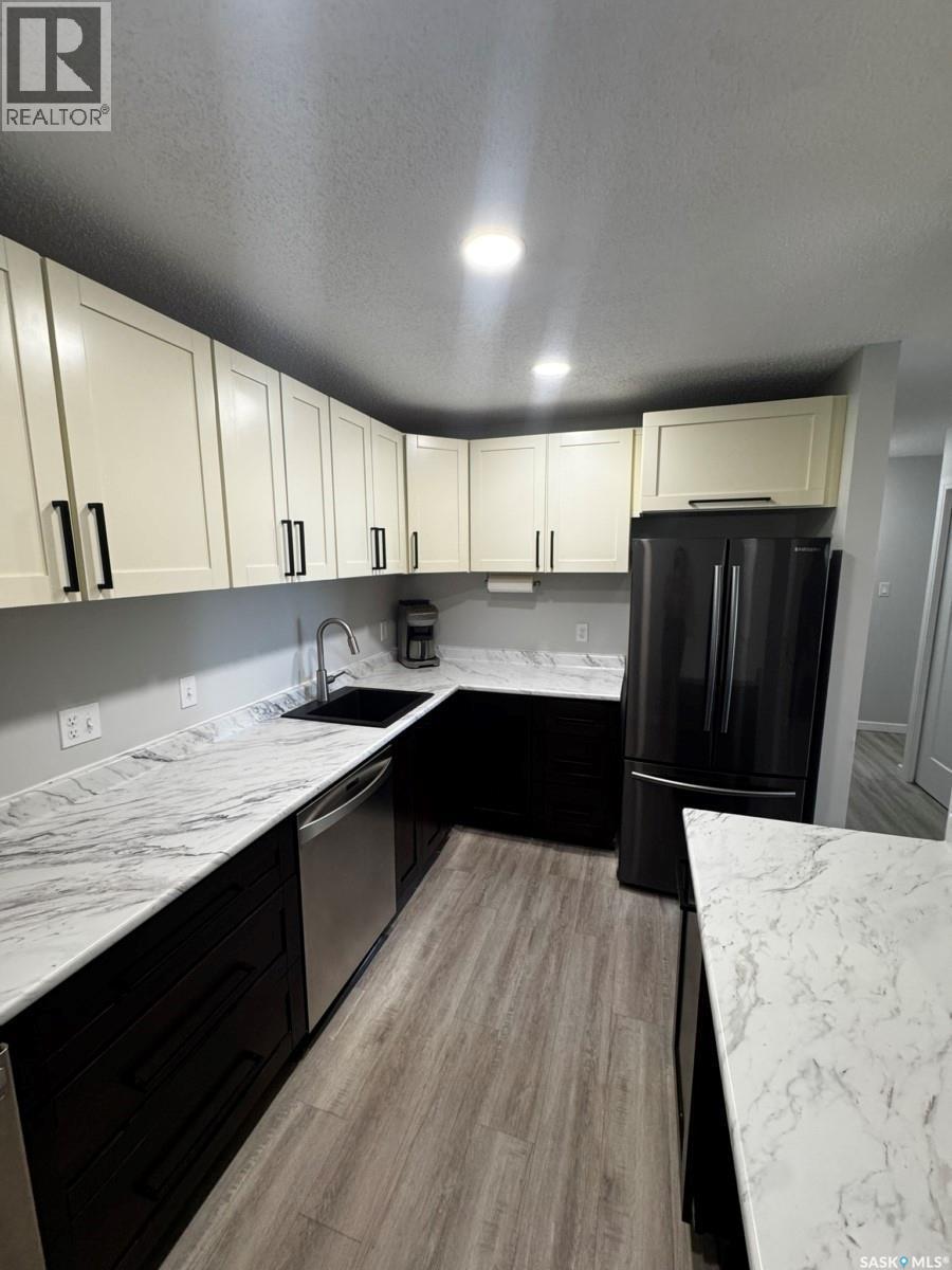 303 365 Kingsmere Boulevard, Saskatoon, SK - Indoor Photo Showing Kitchen