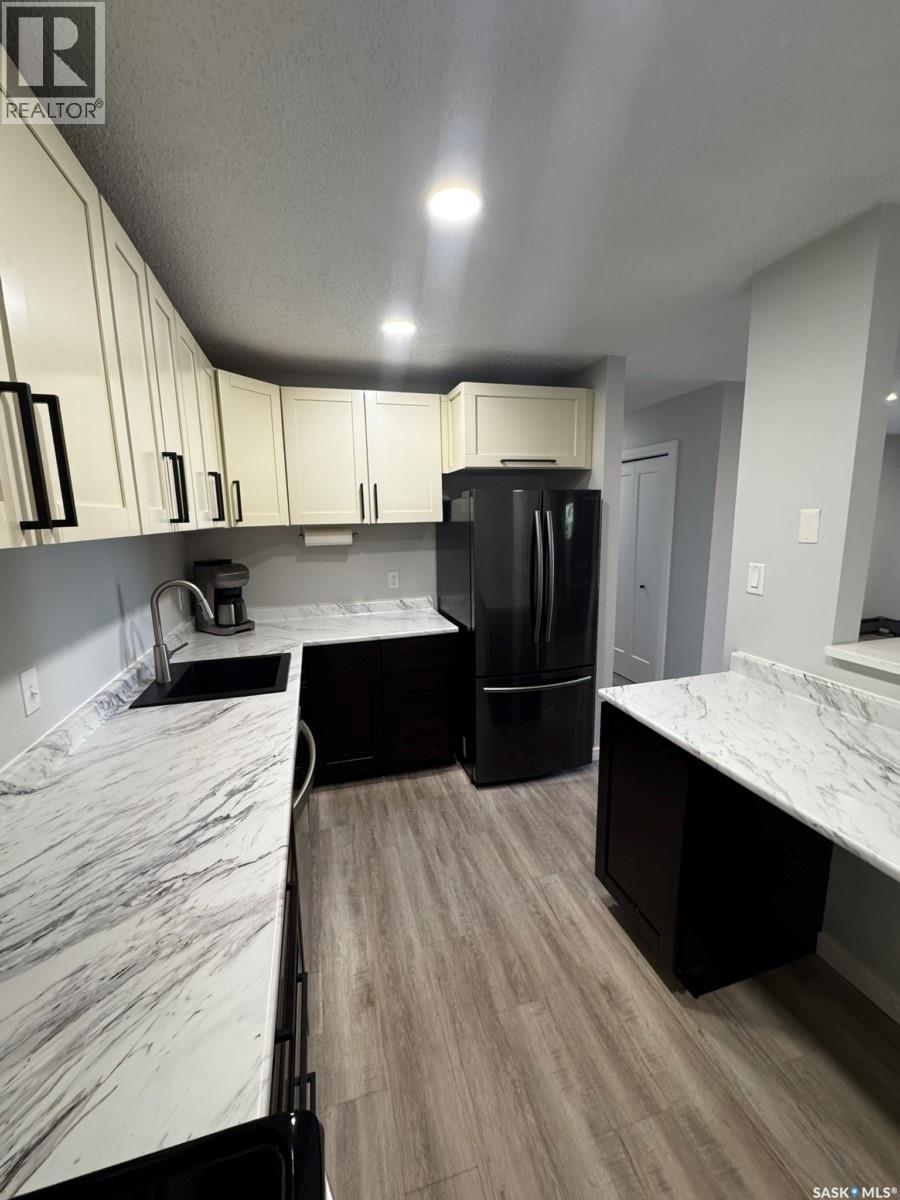 303 365 Kingsmere Boulevard, Saskatoon, SK - Indoor Photo Showing Kitchen