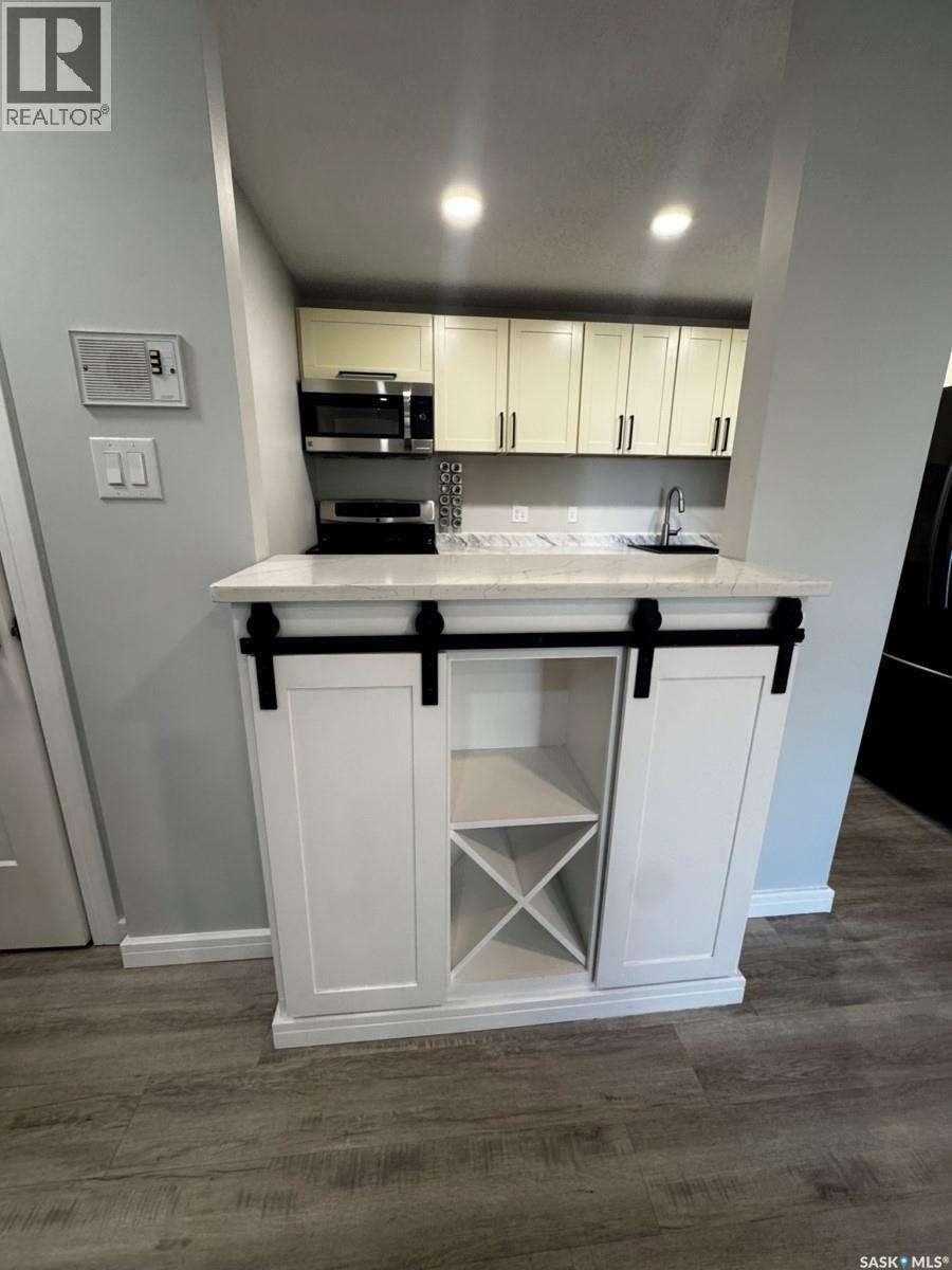 303 365 Kingsmere Boulevard, Saskatoon, SK - Indoor Photo Showing Kitchen