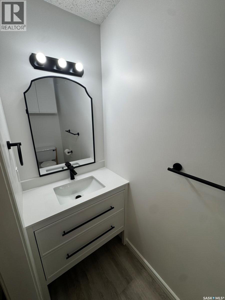 303 365 Kingsmere Boulevard, Saskatoon, SK - Indoor Photo Showing Bathroom