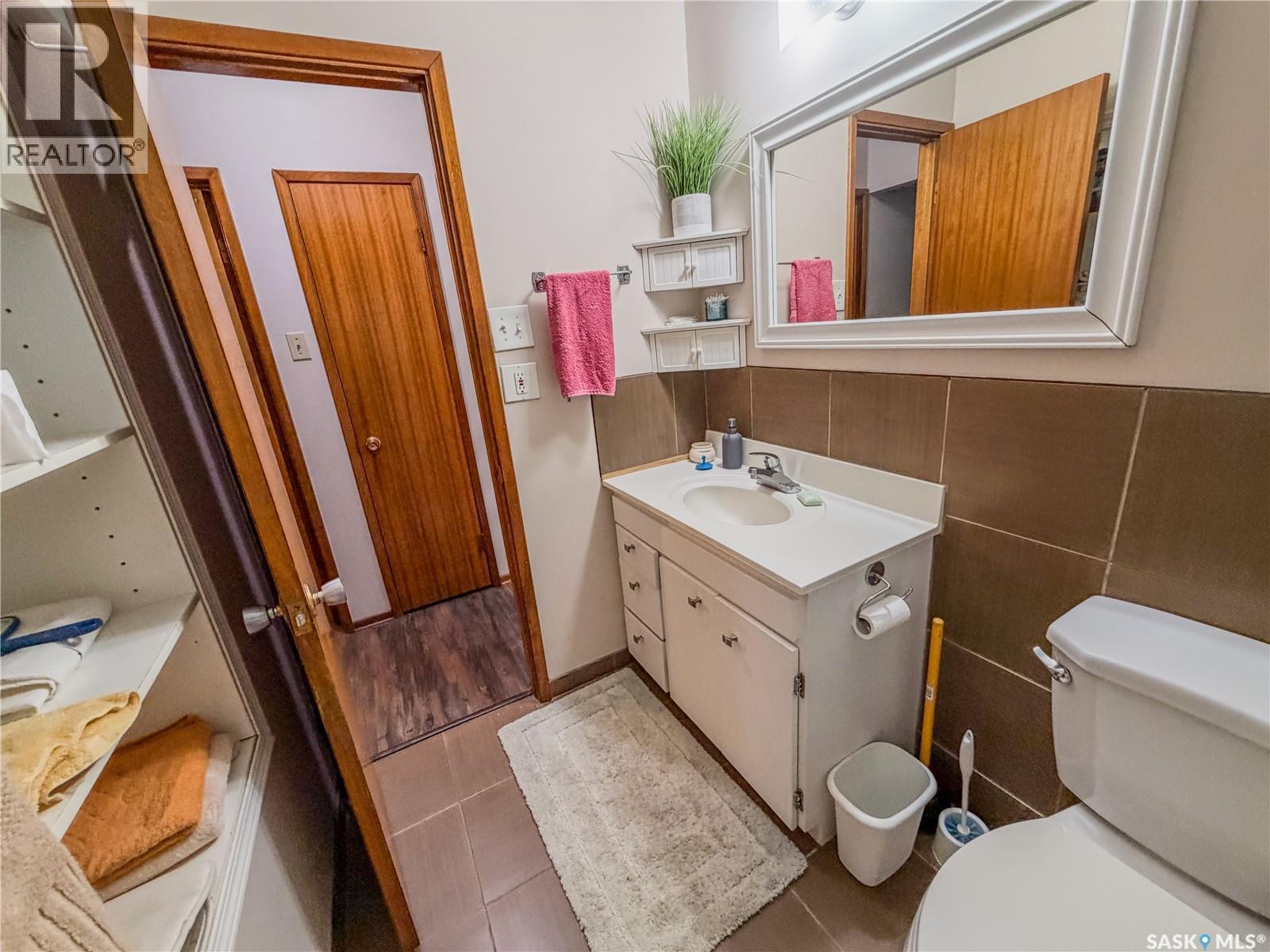 143 Gladstone Avenue N, Yorkton, SK - Indoor Photo Showing Bathroom