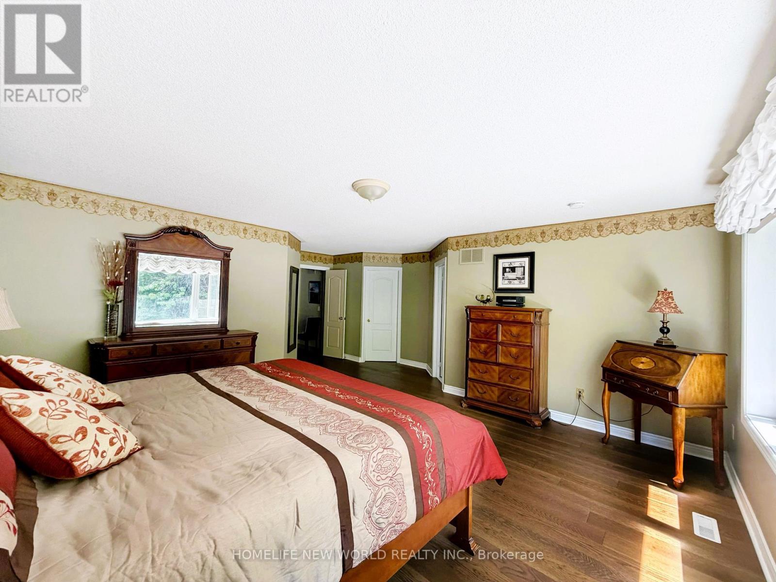 2326 Yorktown Circle, Mississauga, ON - Indoor Photo Showing Bedroom