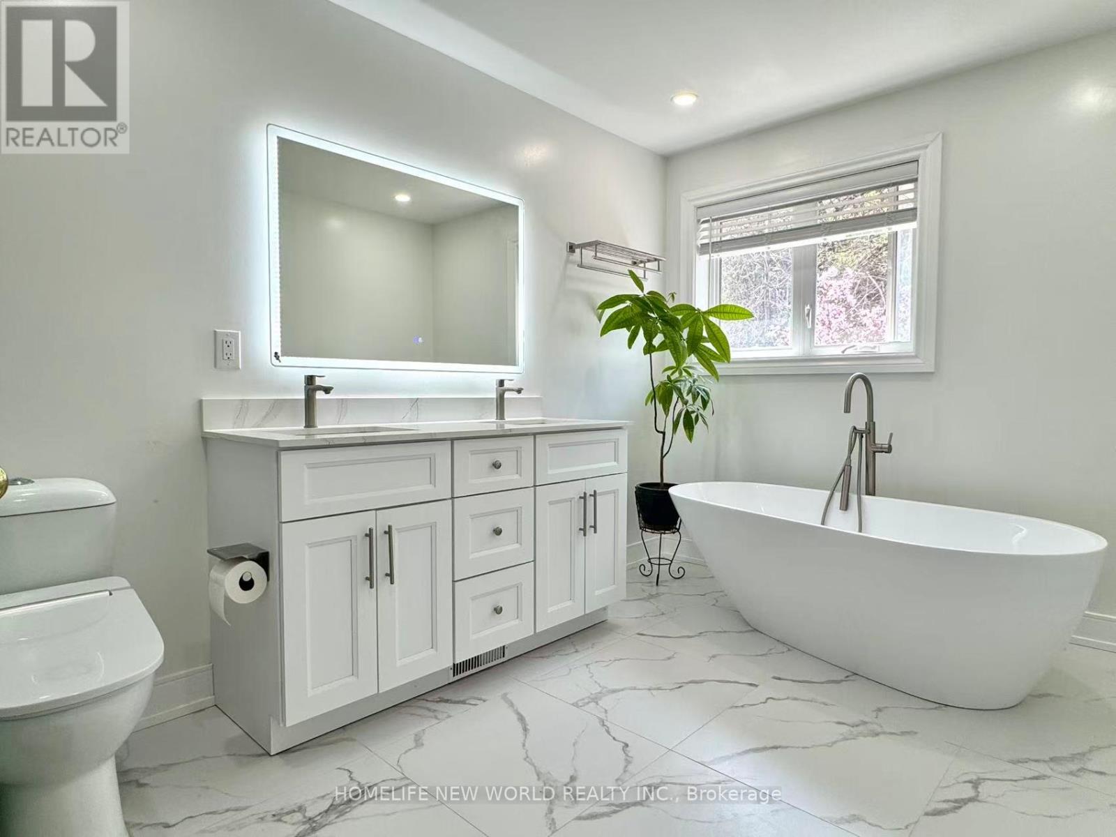 2326 Yorktown Circle, Mississauga, ON - Indoor Photo Showing Bathroom