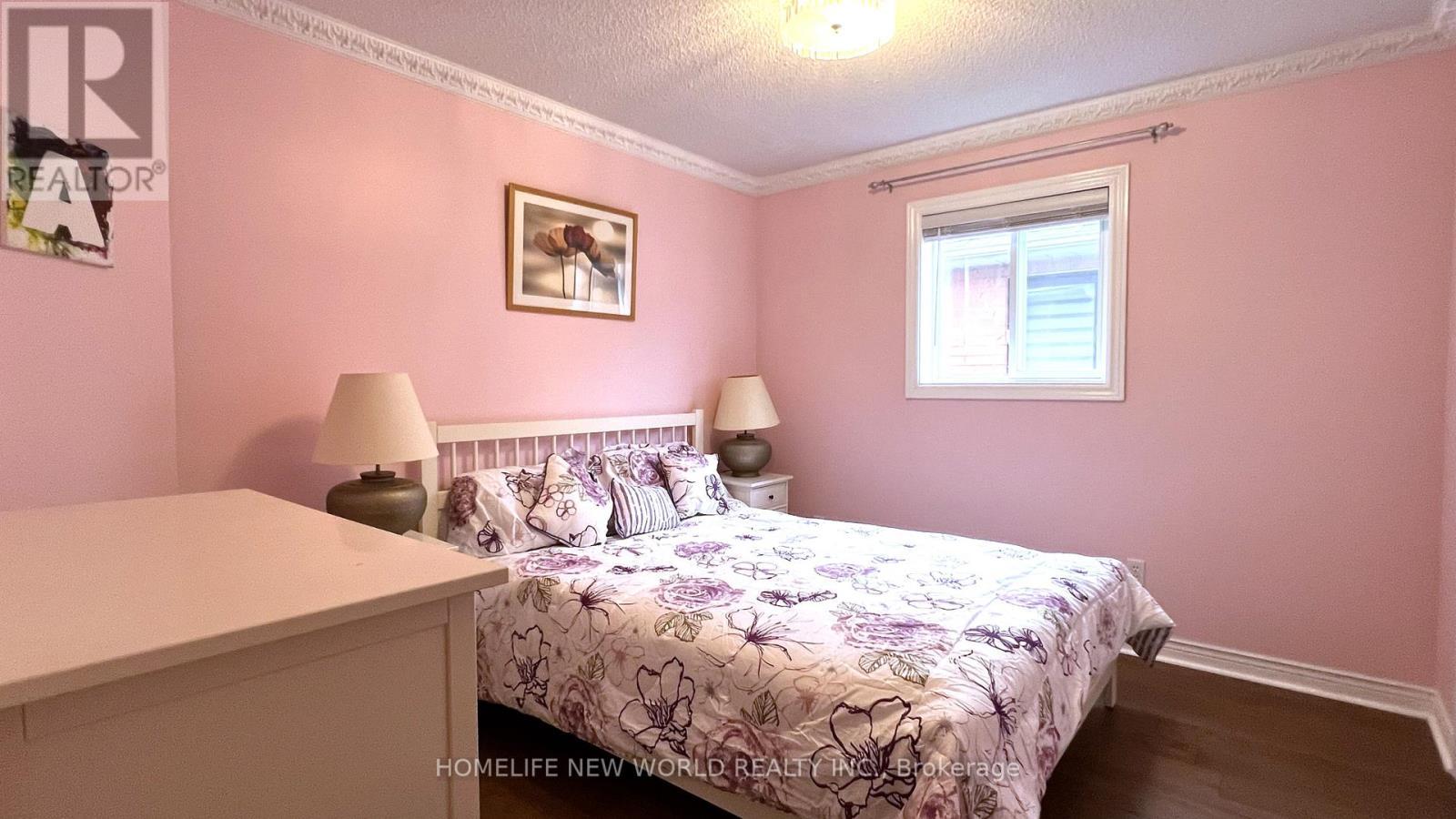 2326 Yorktown Circle, Mississauga, ON - Indoor Photo Showing Bedroom