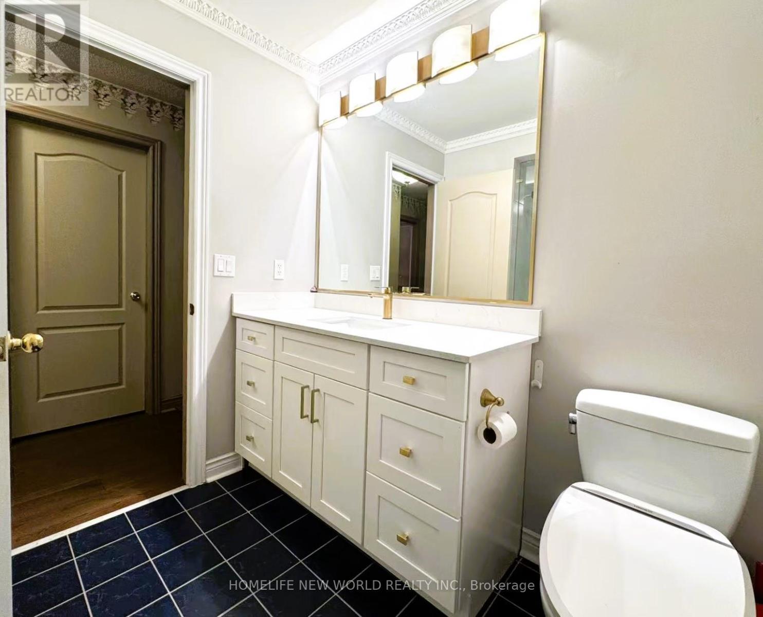 2326 Yorktown Circle, Mississauga, ON - Indoor Photo Showing Bathroom