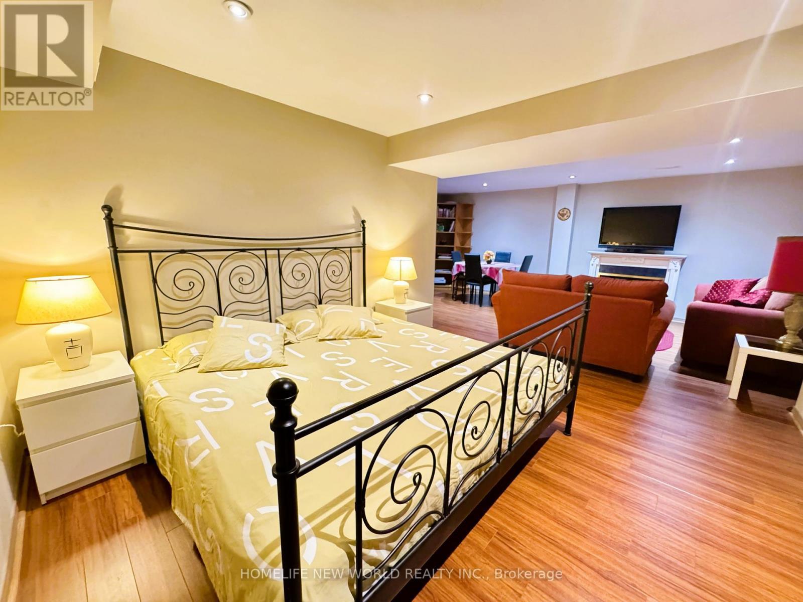 2326 Yorktown Circle, Mississauga, ON - Indoor Photo Showing Bedroom