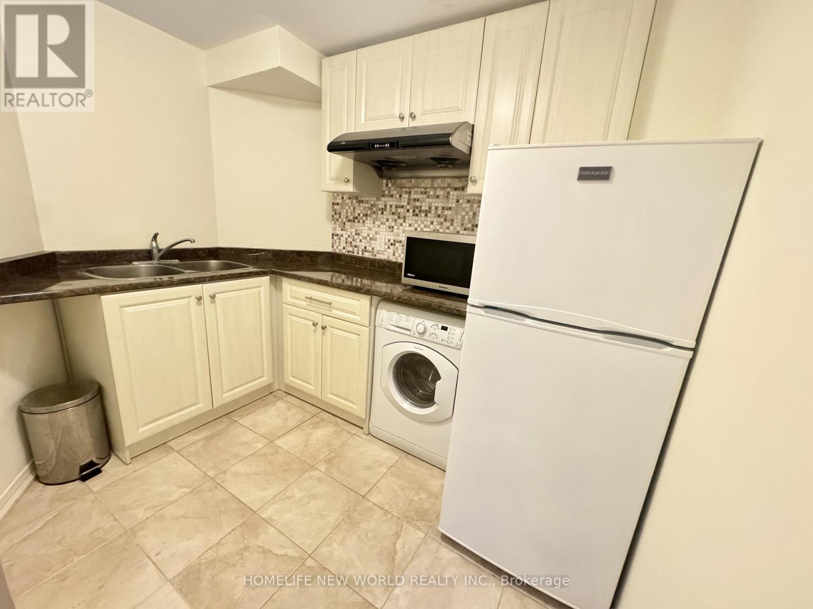 2326 Yorktown Circle, Mississauga, ON - Indoor Photo Showing Laundry Room
