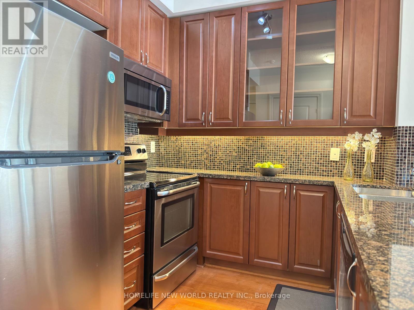 403 - 151 Upper Duke Crescent, Markham, ON - Indoor Photo Showing Kitchen With Stainless Steel Kitchen With Upgraded Kitchen
