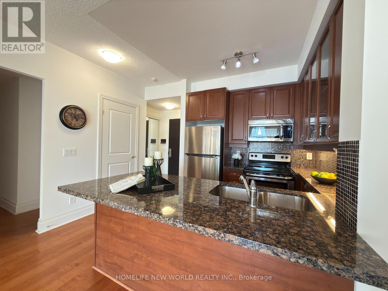 403 - 151 Upper Duke Crescent, Markham, ON - Indoor Photo Showing Kitchen With Stainless Steel Kitchen With Double Sink With Upgraded Kitchen