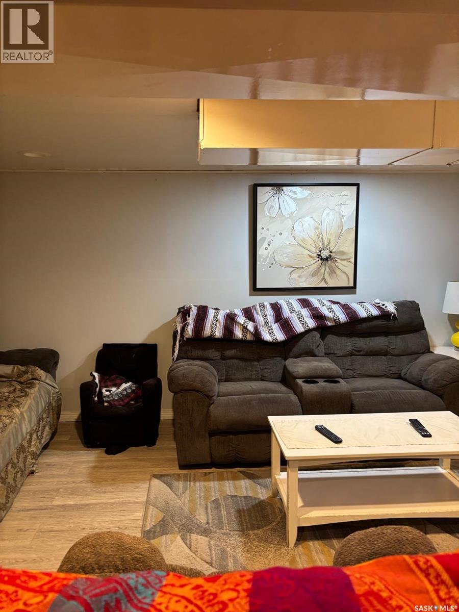 705 Prospect Avenue, Oxbow, SK - Indoor Photo Showing Living Room