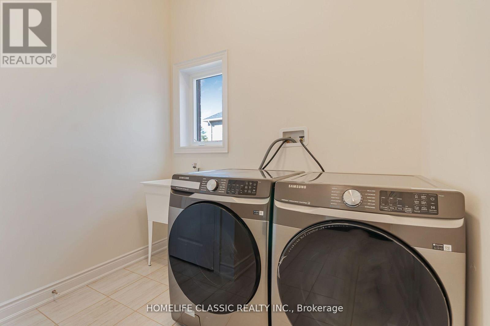 74 Ruby Ridge, Oro-Medonte, ON - Indoor Photo Showing Laundry Room