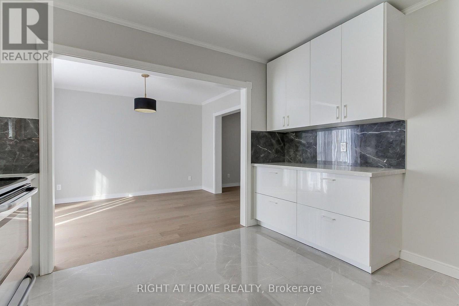 1715 Oberon Crescent, Mississauga, ON - Indoor Photo Showing Kitchen