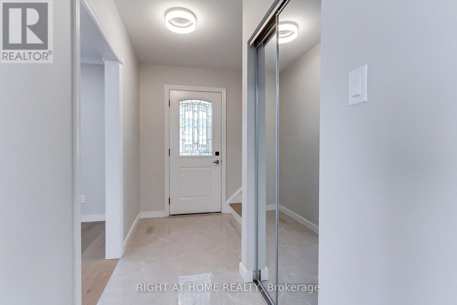 1715 Oberon Crescent, Mississauga, ON - Indoor Photo Showing Other Room