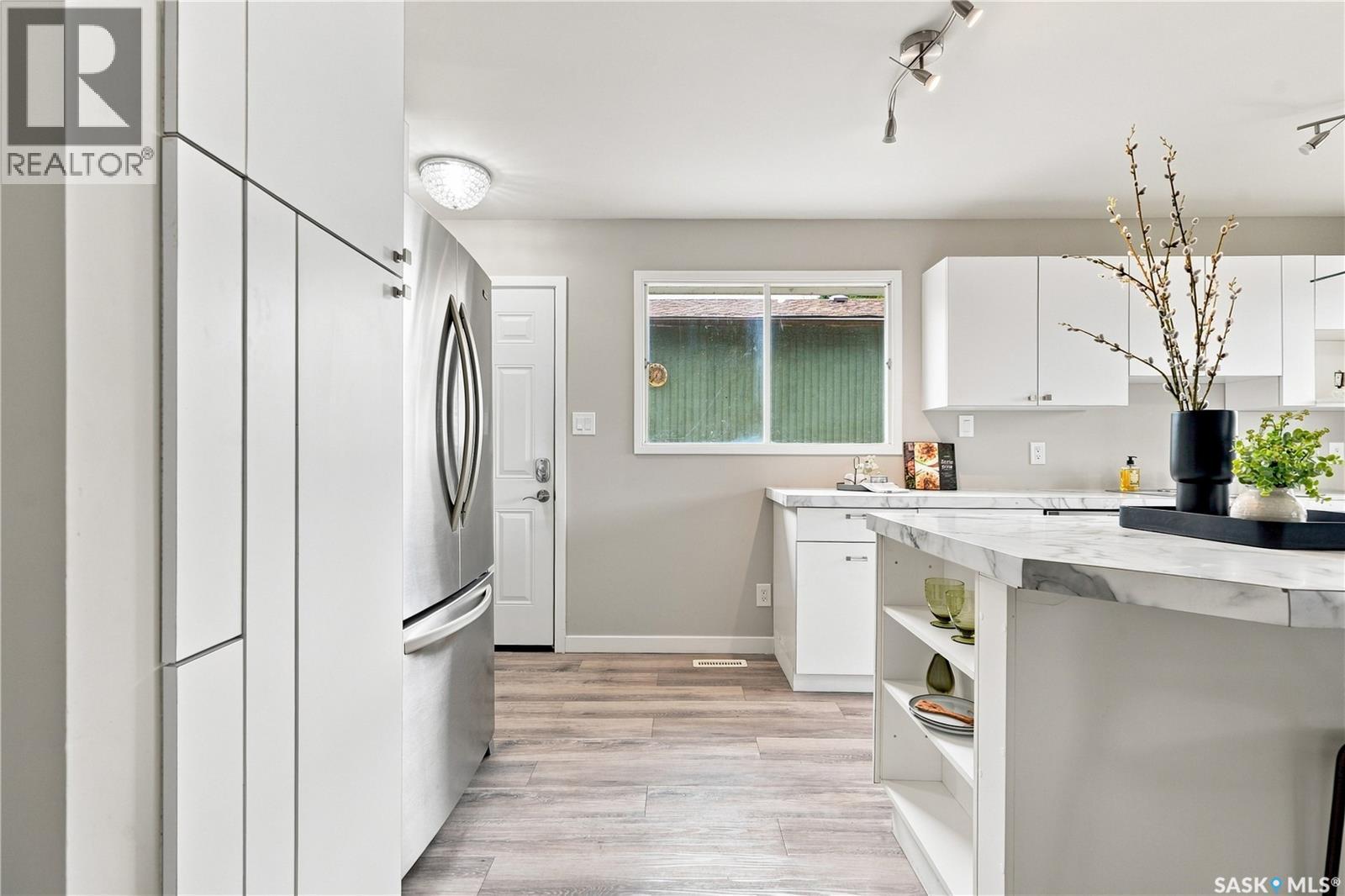 338 Brock Crescent, Saskatoon, SK - Indoor Photo Showing Kitchen