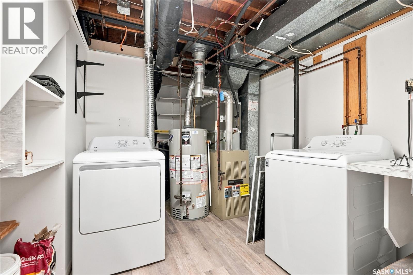 338 Brock Crescent, Saskatoon, SK - Indoor Photo Showing Laundry Room