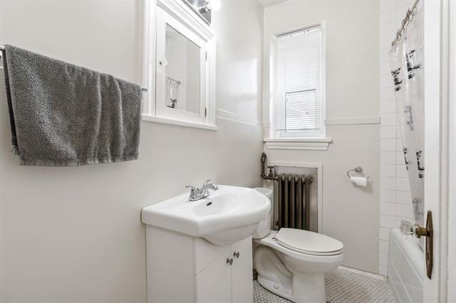 B-415 Stradbrook Ave, Winnipeg, MB - Indoor Photo Showing Bathroom