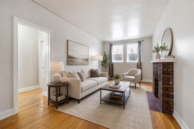 B-415 Stradbrook Ave, Winnipeg, MB - Indoor Photo Showing Living Room