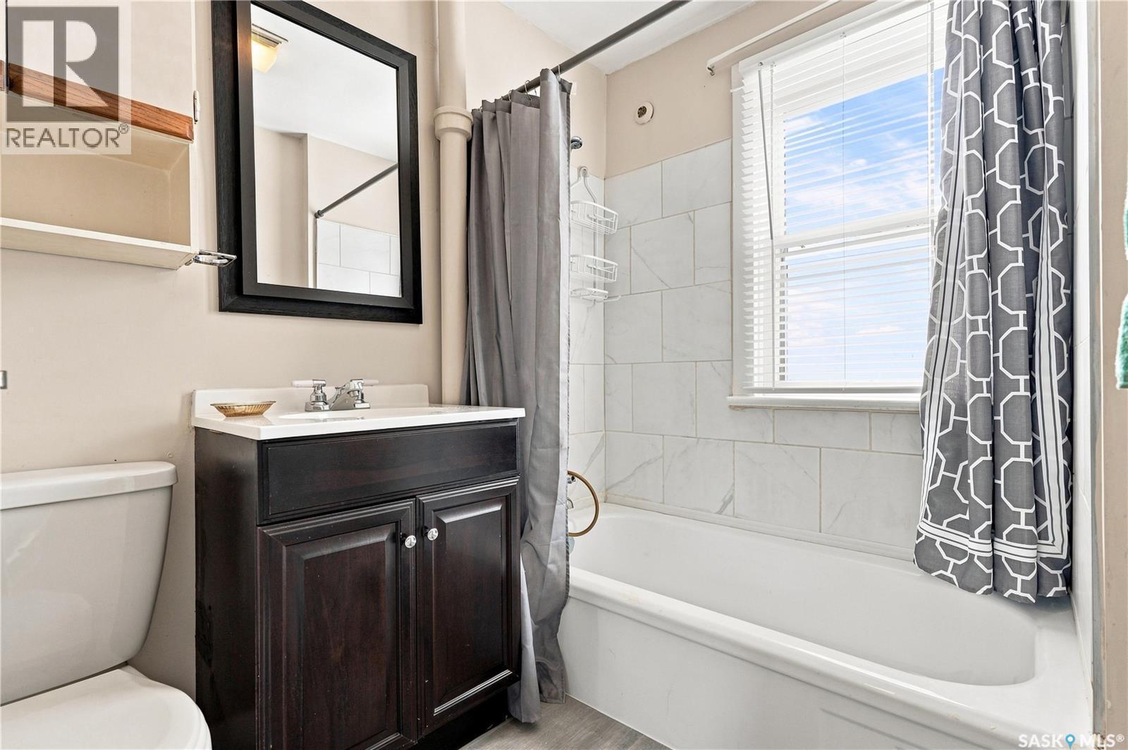 1421 23Rd Street W, Saskatoon, SK - Indoor Photo Showing Bathroom