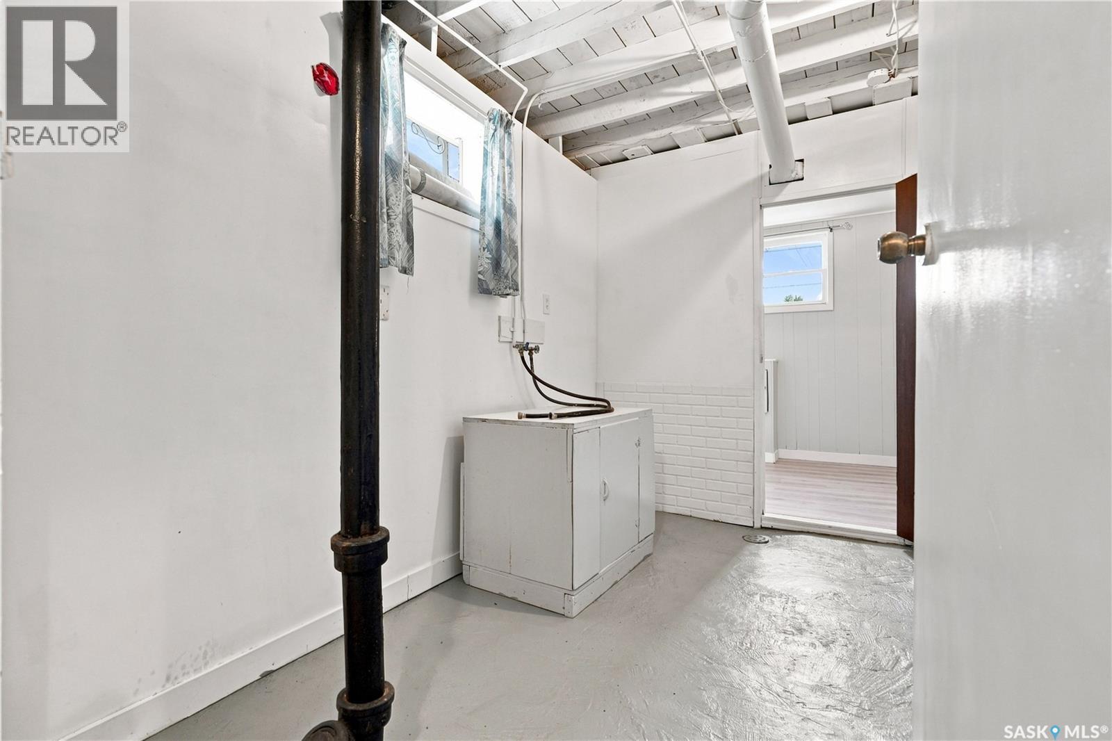 1421 23Rd Street W, Saskatoon, SK - Indoor