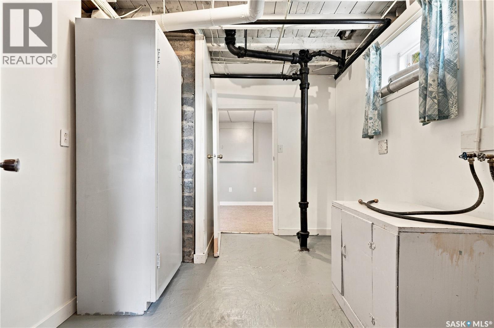 1421 23Rd Street W, Saskatoon, SK - Indoor