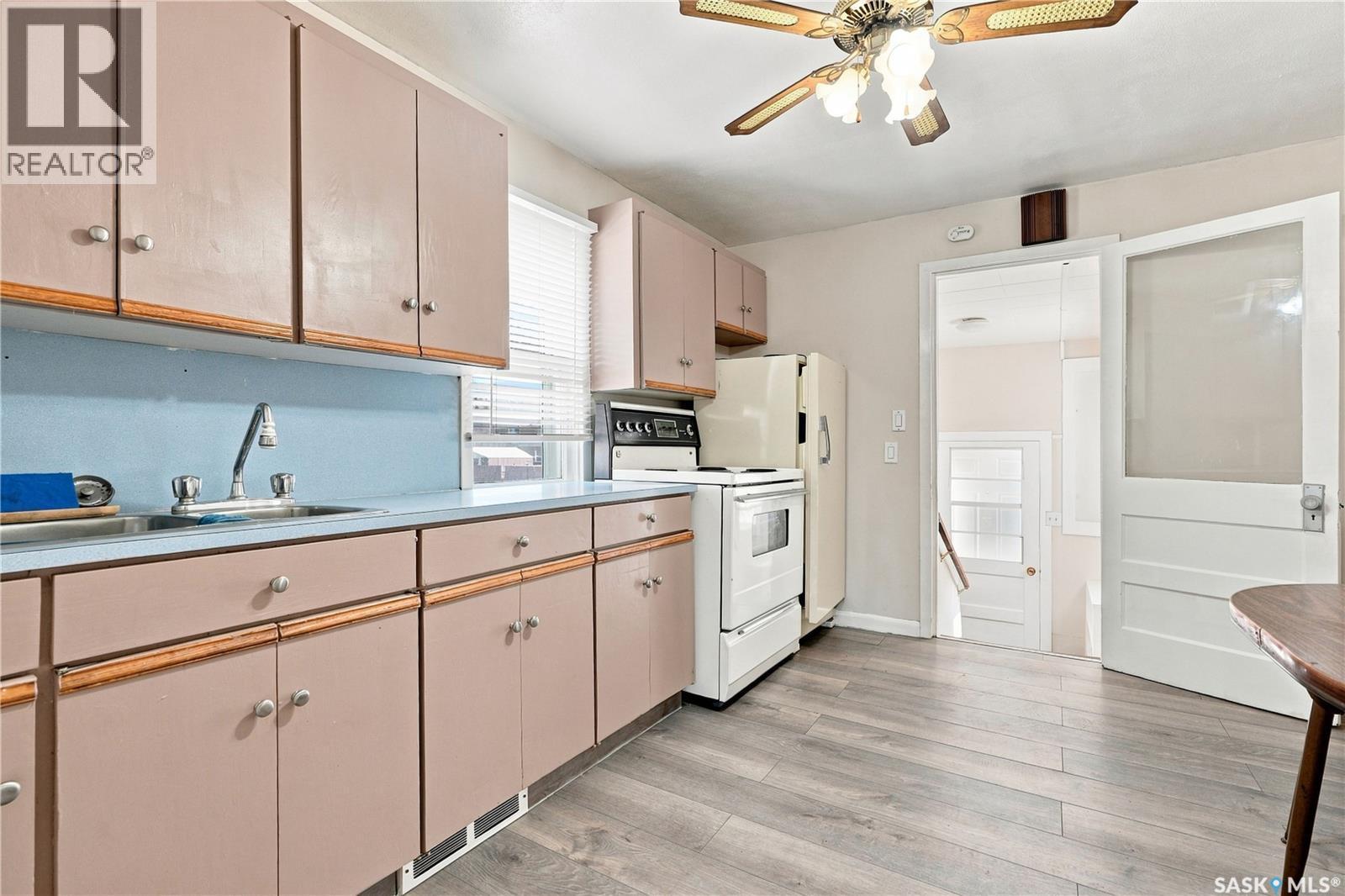 1421 23Rd Street W, Saskatoon, SK - Indoor Photo Showing Kitchen