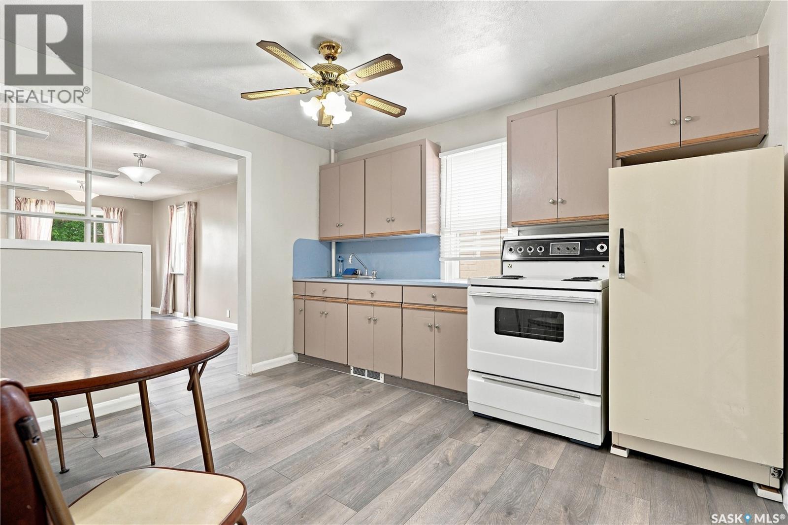 1421 23Rd Street W, Saskatoon, SK - Indoor Photo Showing Kitchen