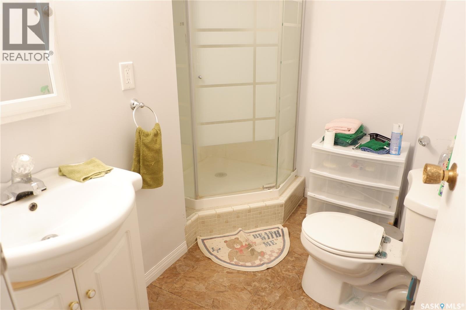 235 King Street, Coronach, SK - Indoor Photo Showing Bathroom