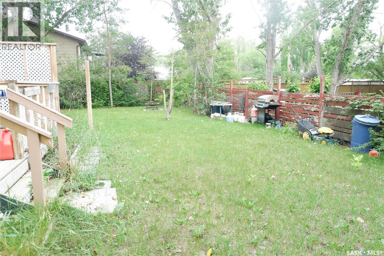 235 King Street, Coronach, SK - Outdoor
