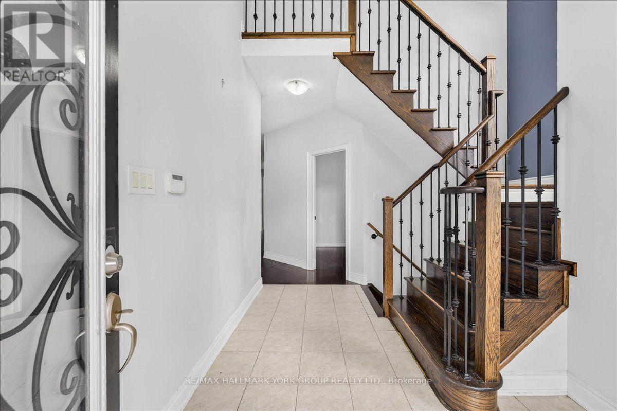 Grand Foyer | 2094 Webster Blvd - 2094 Webster Boulevard, Innisfil, ON - Indoor Photo Showing Other Room
