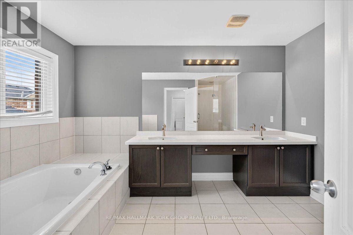 2094 Webster Blvd | Ensuite 5 piece - 2094 Webster Boulevard, Innisfil, ON - Indoor Photo Showing Bathroom