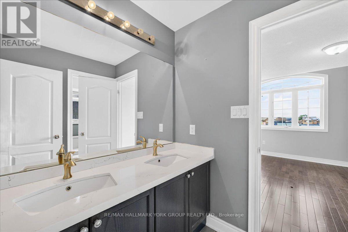 2094 Webster Blvd | Ensuite Bathroom - 2094 Webster Boulevard, Innisfil, ON - Indoor Photo Showing Bathroom