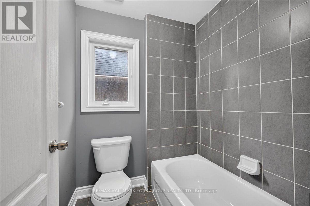 2094 Webster Blvd | 2nd Bathroom ensuite - 2094 Webster Boulevard, Innisfil, ON - Indoor Photo Showing Bathroom