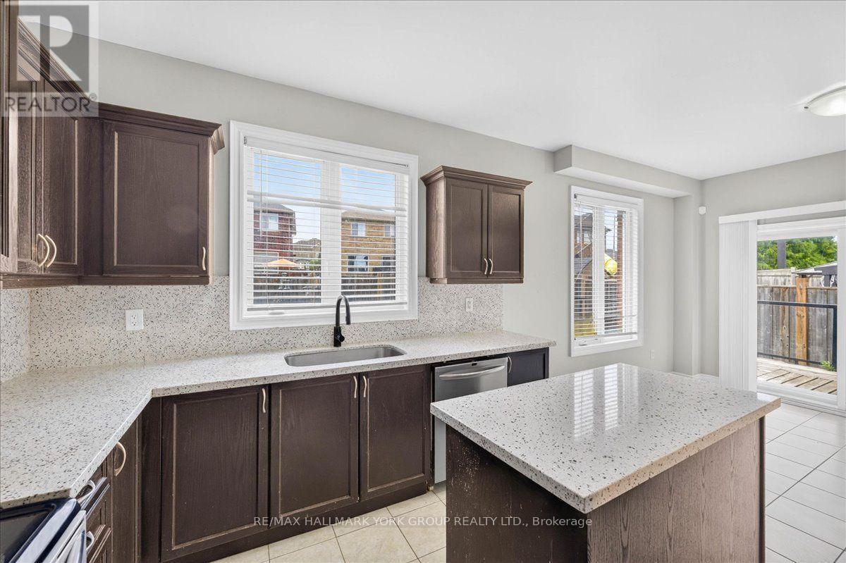 2094 Webster Blvd | kitchen - 2094 Webster Boulevard, Innisfil, ON - Indoor Photo Showing Kitchen