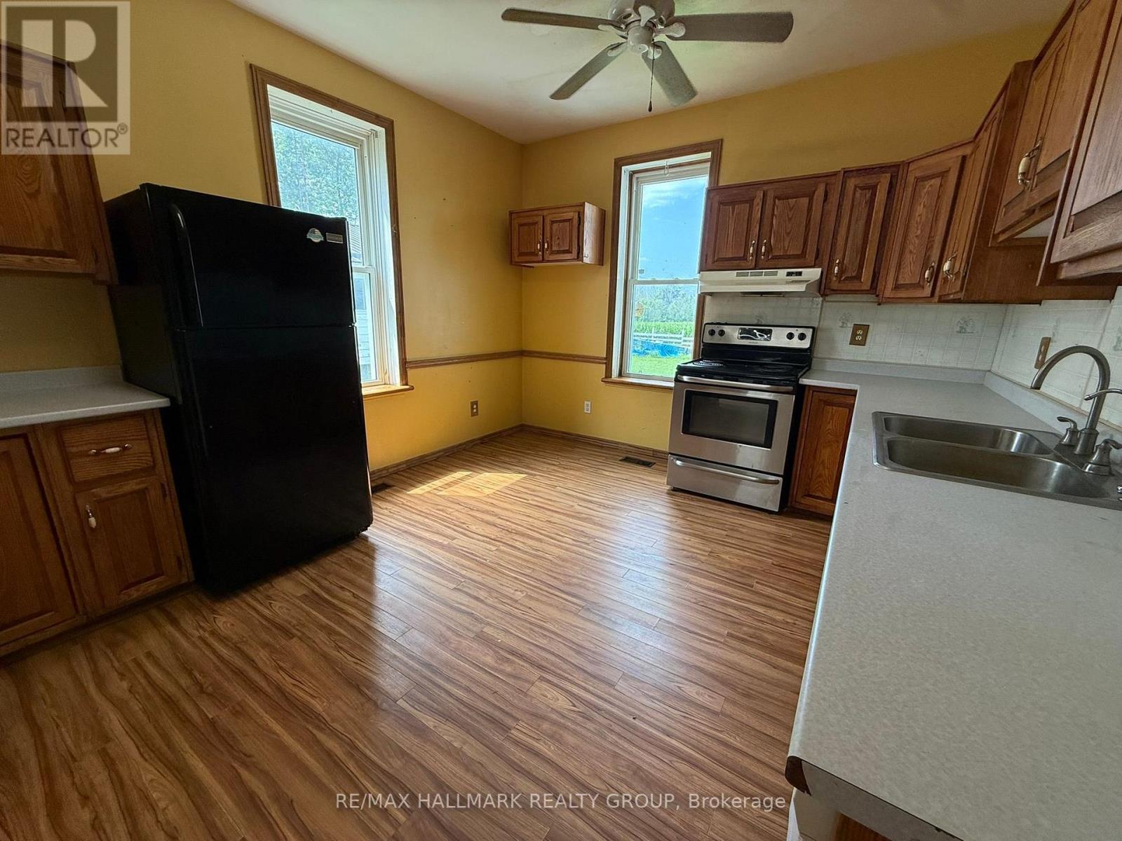 12 Circle Drive S, Rideau Lakes, ON - Indoor Photo Showing Kitchen With Double Sink