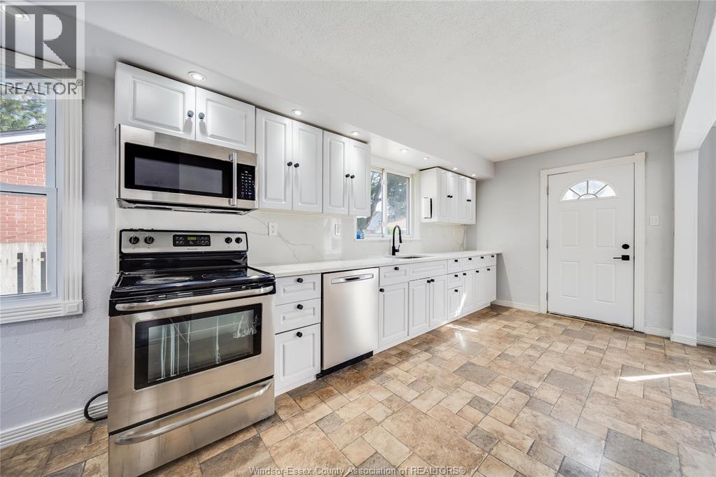 1153 Harrison, Windsor, ON - Indoor Photo Showing Kitchen