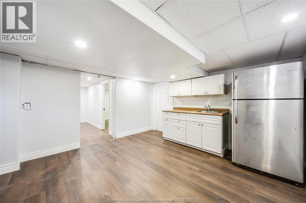1153 Harrison, Windsor, ON - Indoor Photo Showing Kitchen