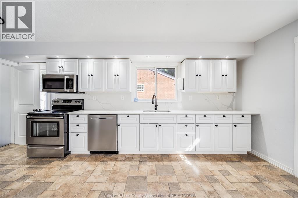 1153 Harrison, Windsor, ON - Indoor Photo Showing Kitchen