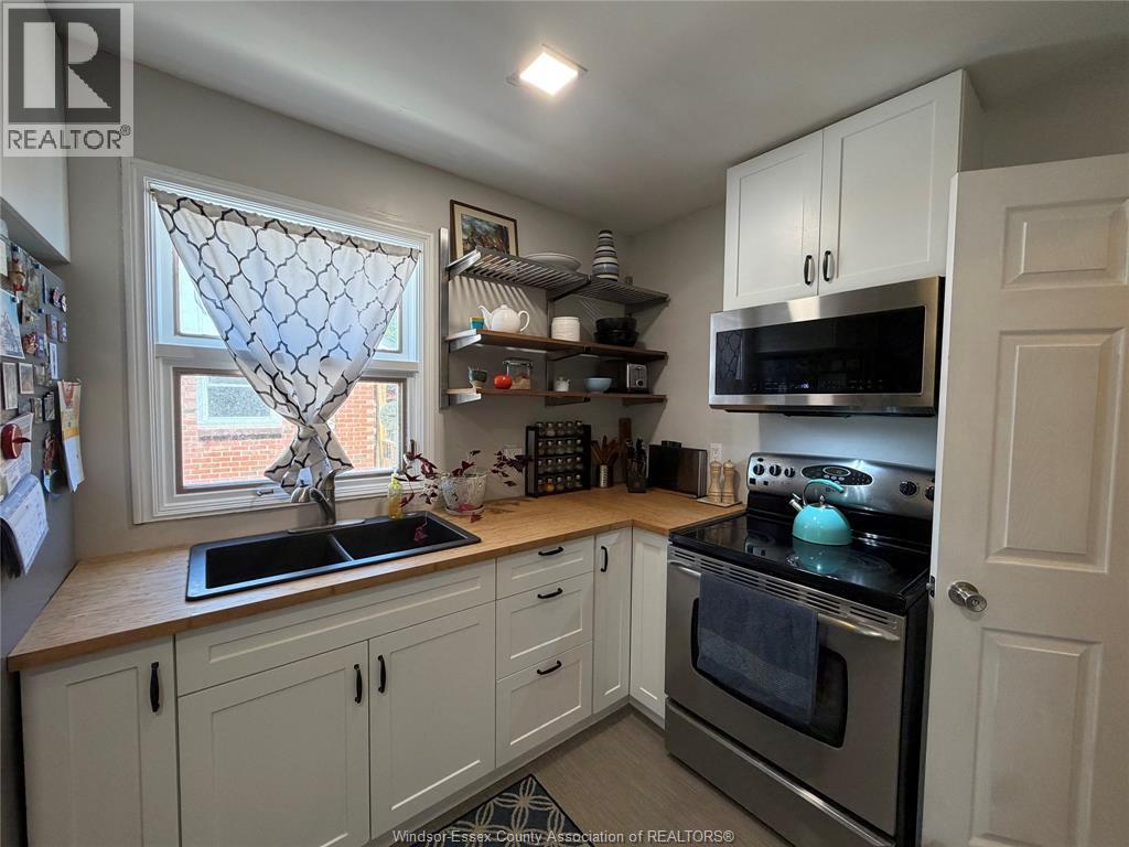 858 Laporte, Windsor, ON - Indoor Photo Showing Kitchen With Double Sink