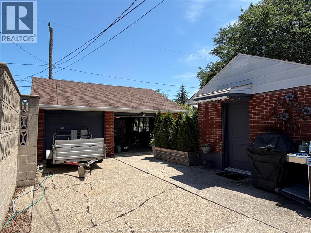 858 Laporte, Windsor, ON - Outdoor With Exterior