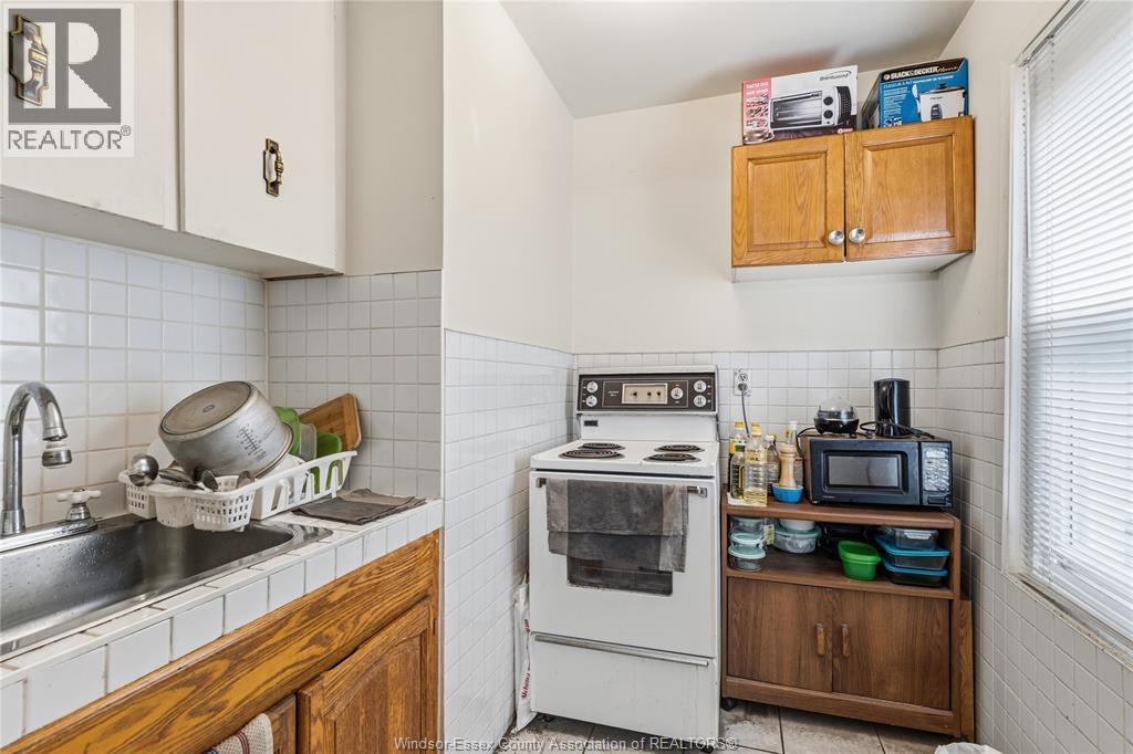 314 Bruce, Windsor, ON - Indoor Photo Showing Kitchen