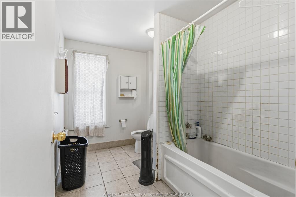 314 Bruce, Windsor, ON - Indoor Photo Showing Bathroom