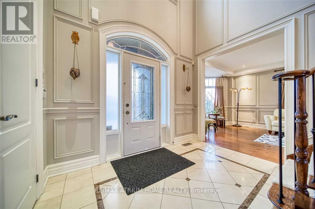 18 Soleil Boulevard, Aurora, ON - Indoor Photo Showing Other Room