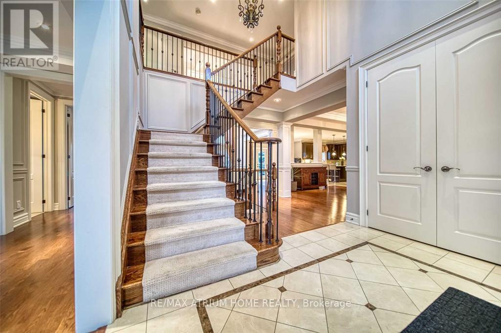 18 Soleil Boulevard, Aurora, ON - Indoor Photo Showing Other Room