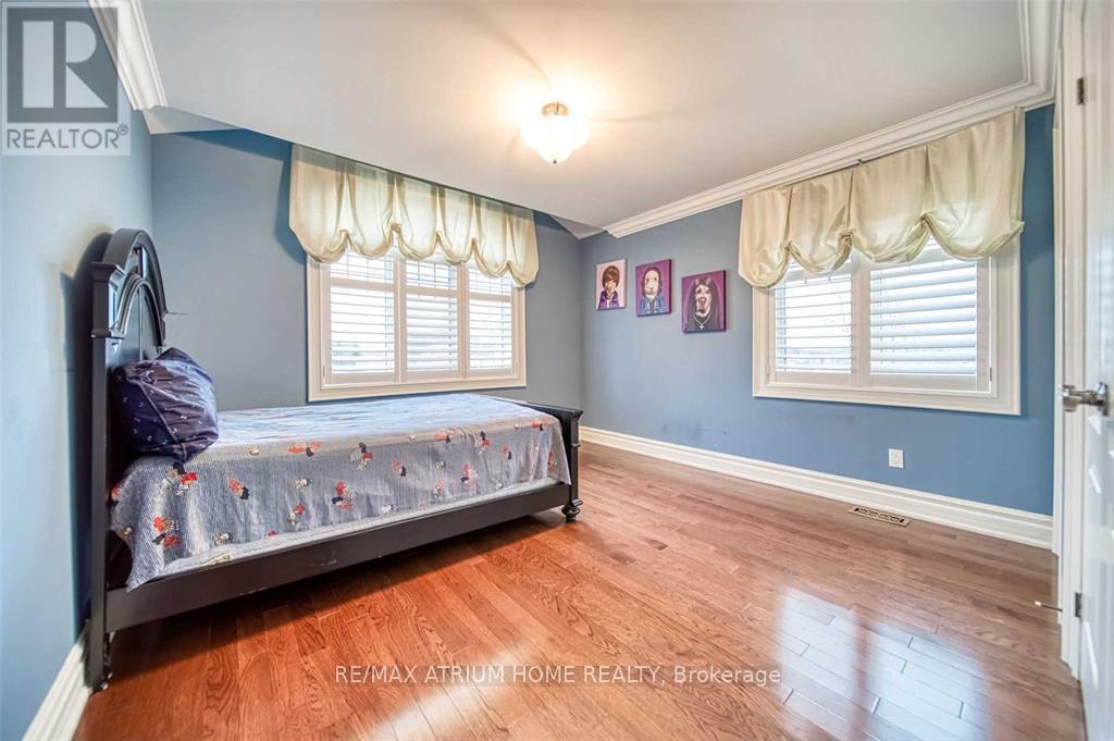 18 Soleil Boulevard, Aurora, ON - Indoor Photo Showing Bedroom