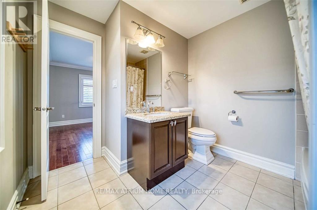 18 Soleil Boulevard, Aurora, ON - Indoor Photo Showing Bathroom