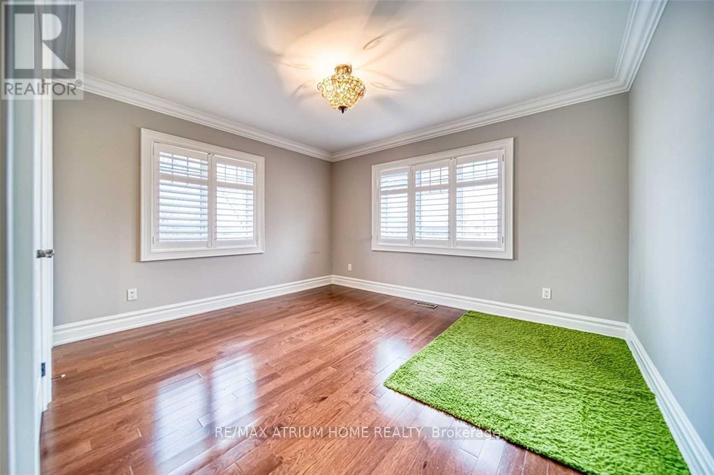 18 Soleil Boulevard, Aurora, ON - Indoor Photo Showing Other Room