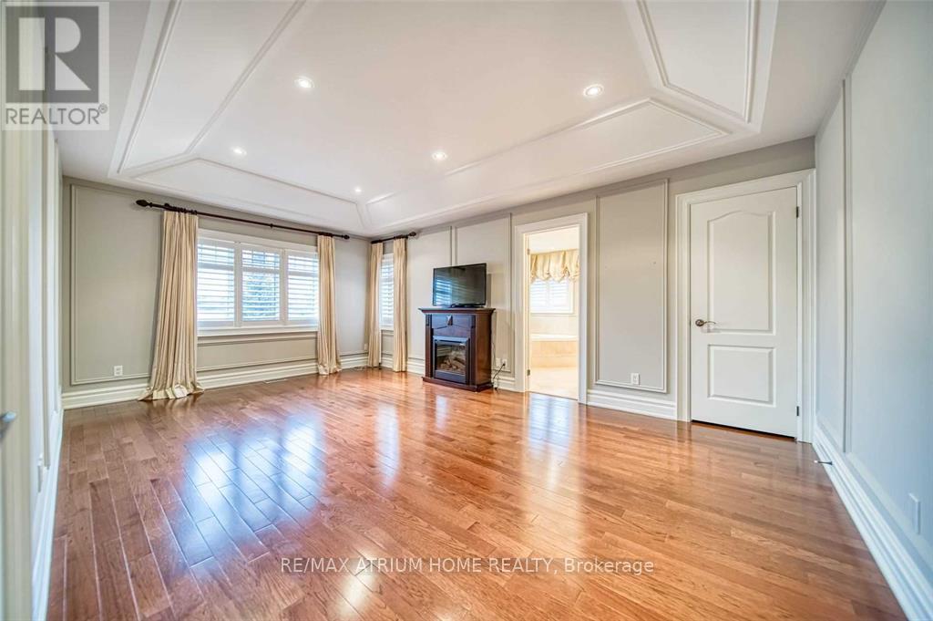 18 Soleil Boulevard, Aurora, ON - Indoor Photo Showing Other Room