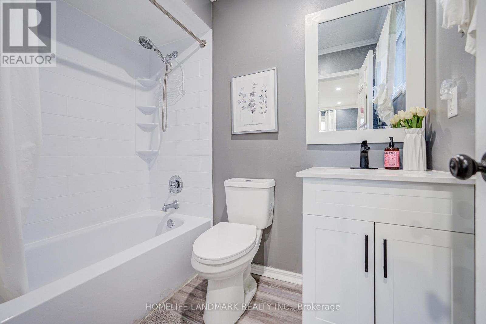 2105 Folkway Drive, Mississauga, ON - Indoor Photo Showing Bathroom