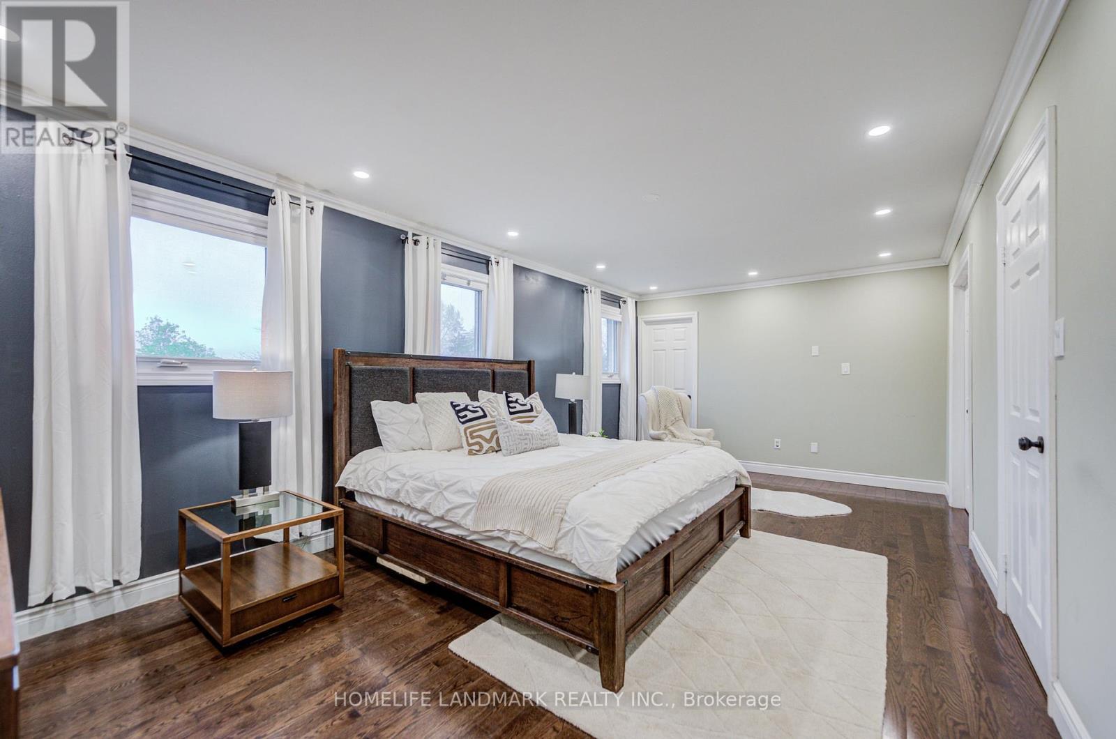 2105 Folkway Drive, Mississauga, ON - Indoor Photo Showing Bedroom
