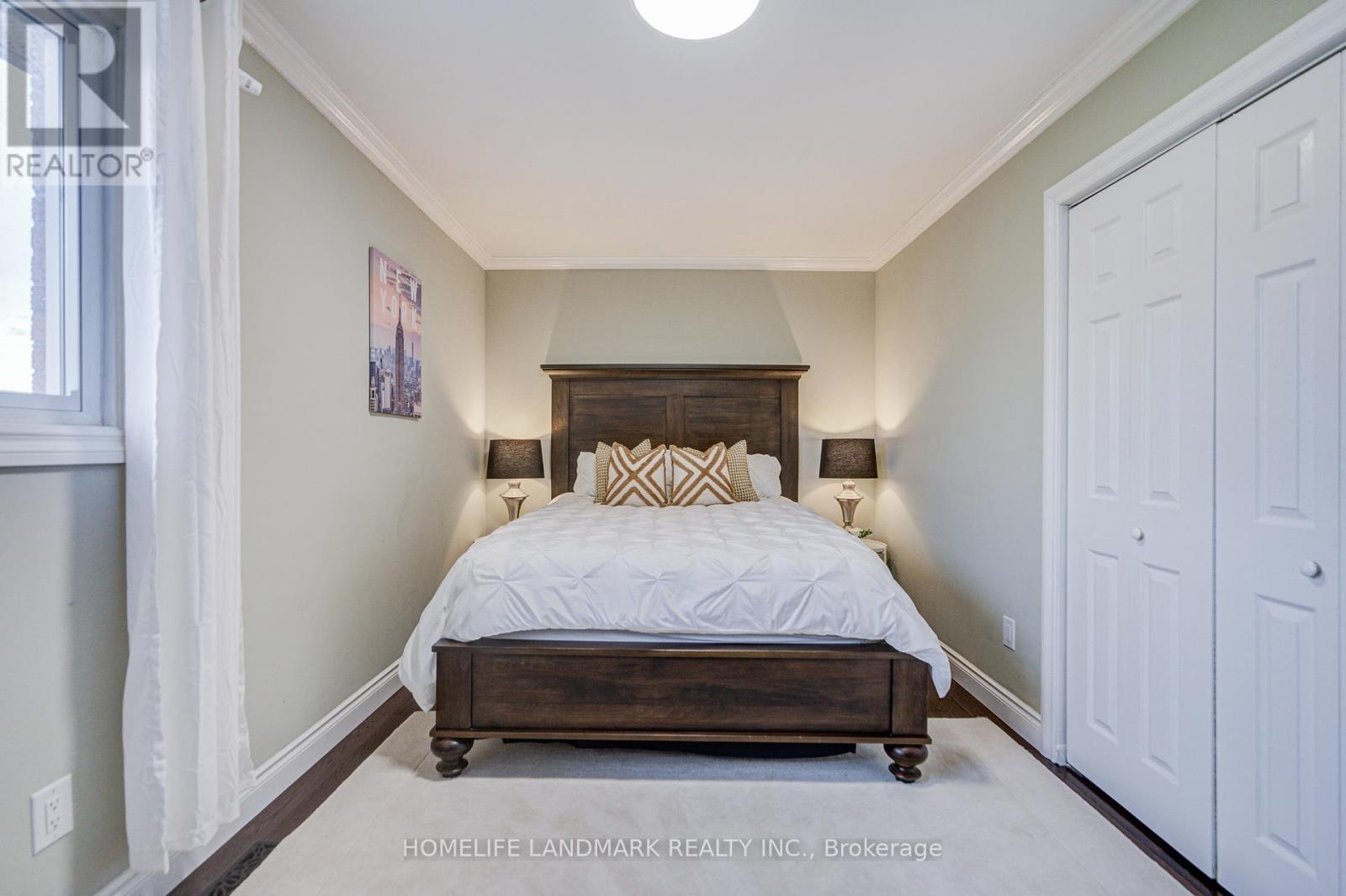 2105 Folkway Drive, Mississauga, ON - Indoor Photo Showing Bedroom